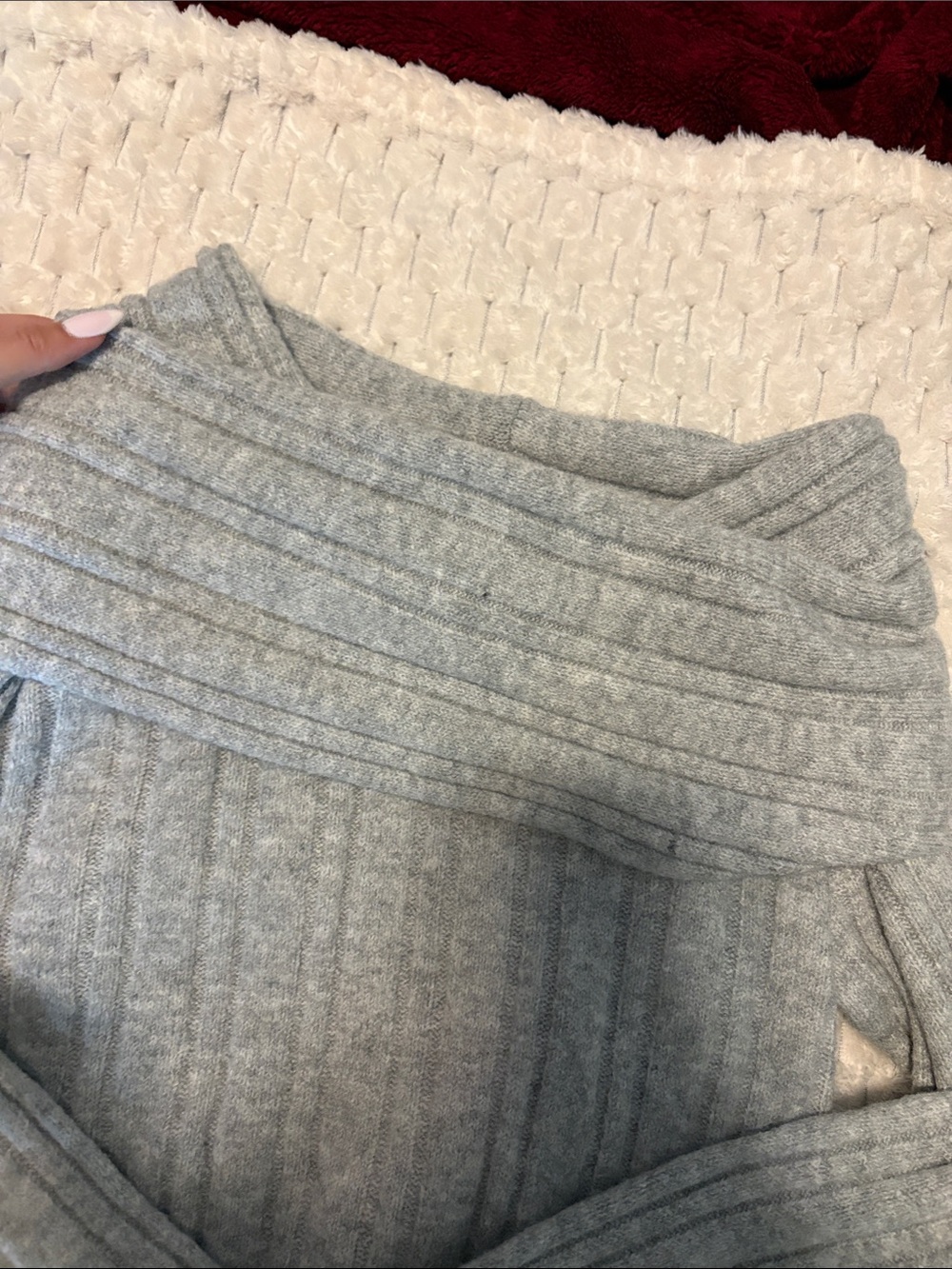 Edikted Cozy Ribbed Off-Shoulder Sweater - Grey - Picture 4 of 6